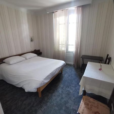 Hotel Le Tourisme Embrun Exterior foto