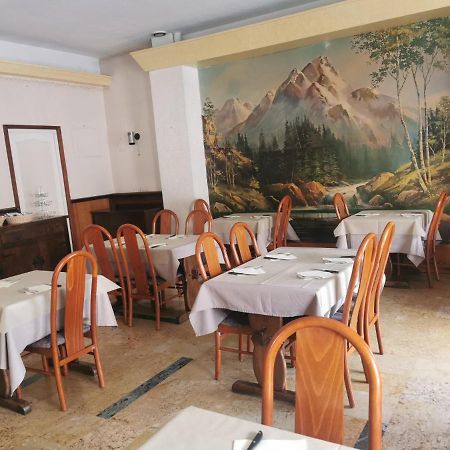 Hotel Le Tourisme Embrun Exterior foto